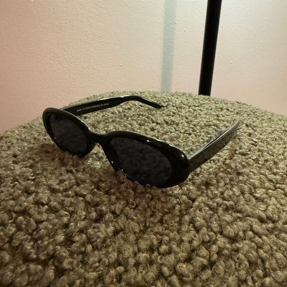Classic‎ Black Sunglasses - Picture 4 of 8